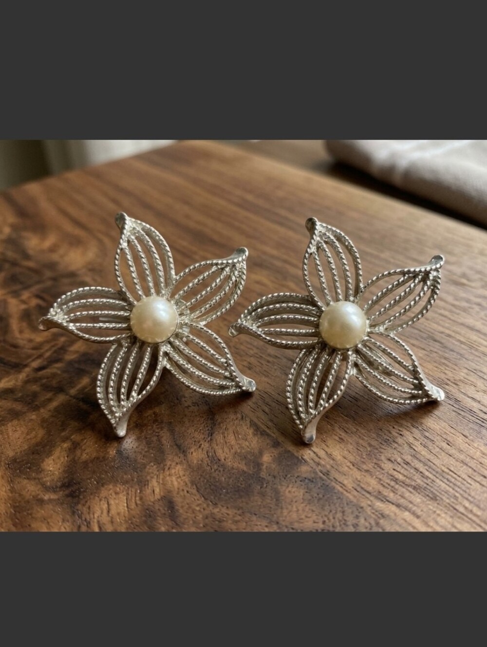 Vtg Sarah Coventry "Moon Flower" Silver Faux Pearl Center Clip-On Earrings